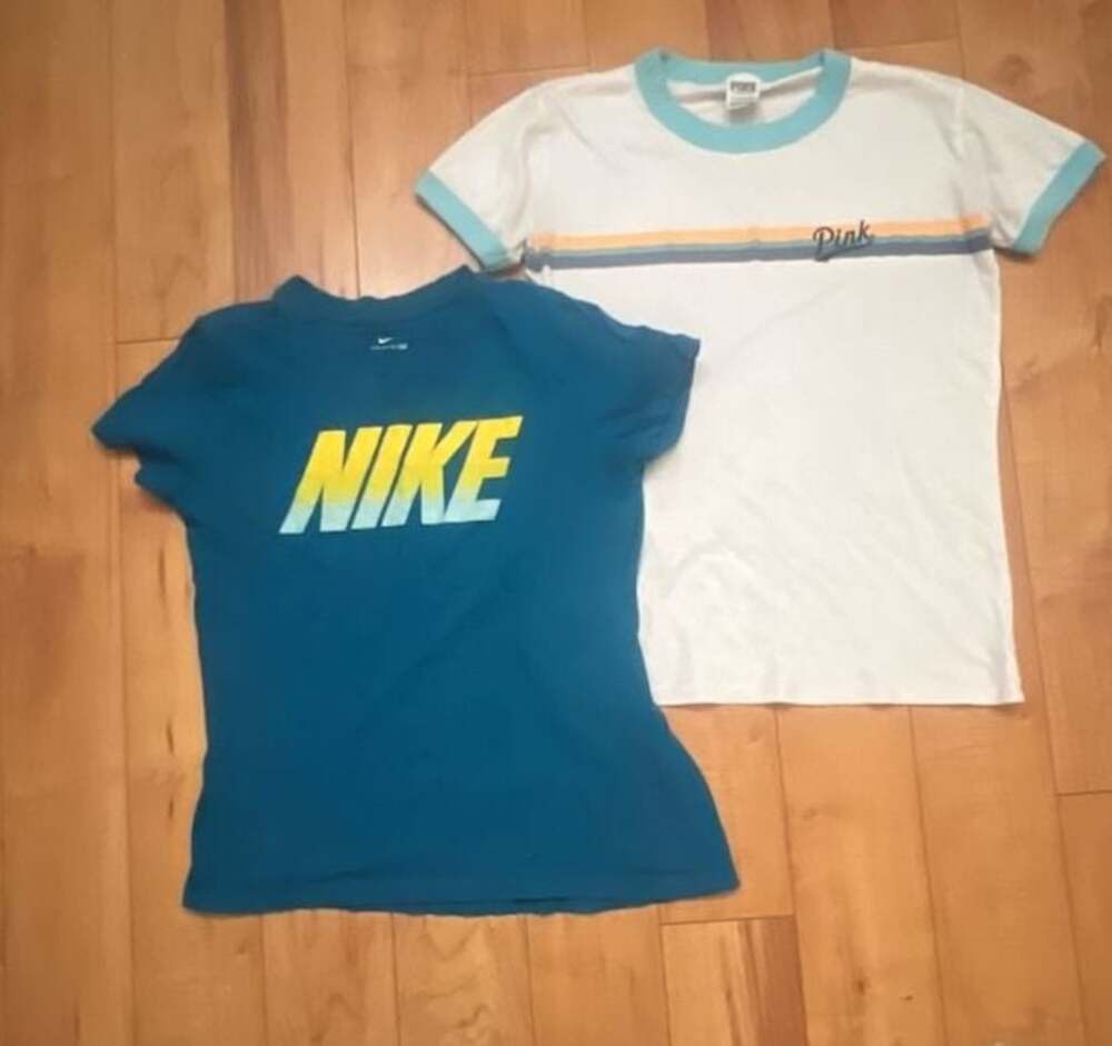 Lot of 2 Women's T-Shirts Nike and PINK Victoria's Secret Size Small